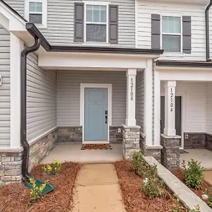 gorgeous-new-townhome-charlotte.1sthotelscharlotte.com/