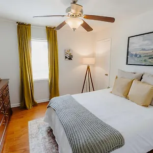 Centrally Located 2br Overton Square Unit 2 Fast Wifi Free Parking Yes Pets Apartment