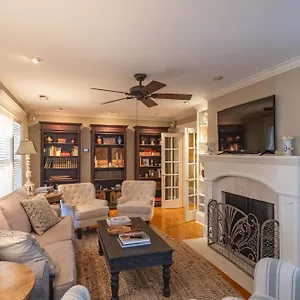 Southern Elegance In Heart Of Holiday home